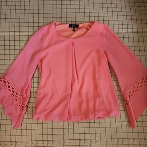 Dusty pink top bell sleeves with crochet like details, elastic under flowy waist